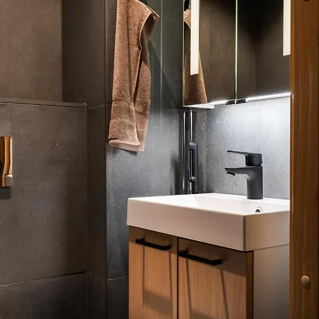 Le Lingonberry D7 Ski-in Ski-out By Aavalevi